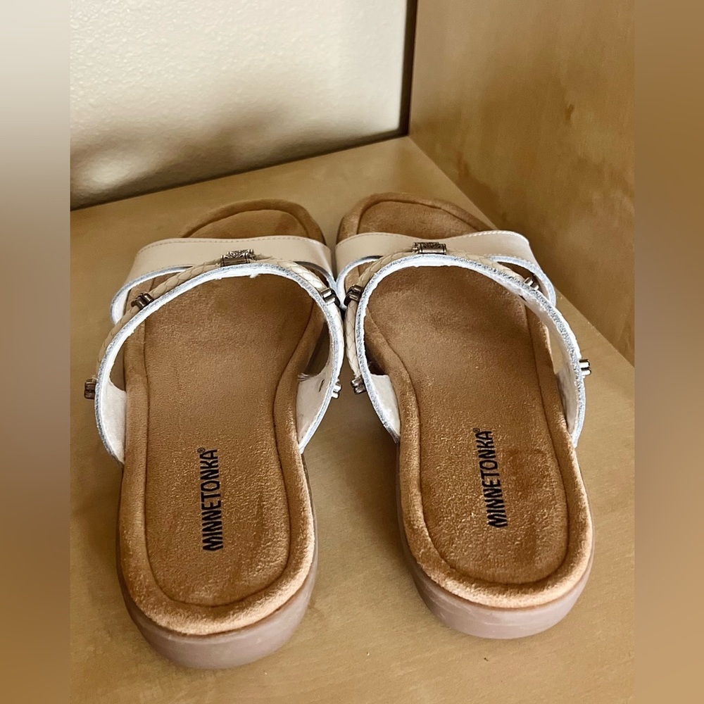Minnetonka Women's Silverslide White Slide Sandals with Silver Metallic Accents - Picture 5 of 8